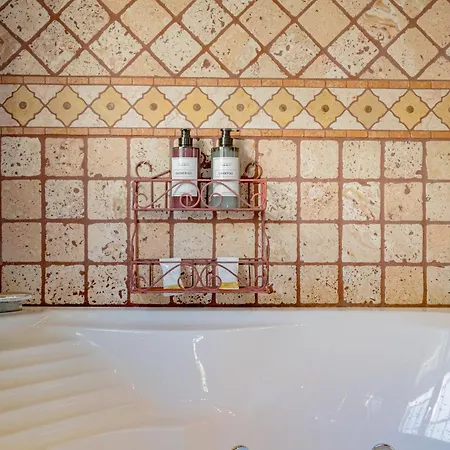 Malpensa Jacuzzi House