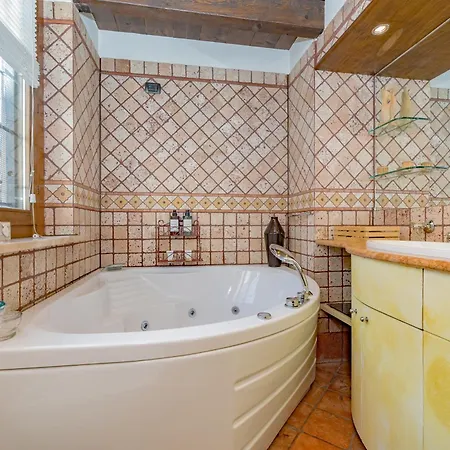 Malpensa Jacuzzi House