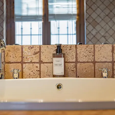 Prázdninový dům Malpensa Jacuzzi House Ferno