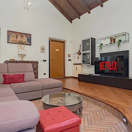Malpensa Jacuzzi House Prázdninový dům Ferno