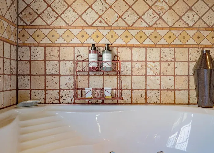 Malpensa Jacuzzi House