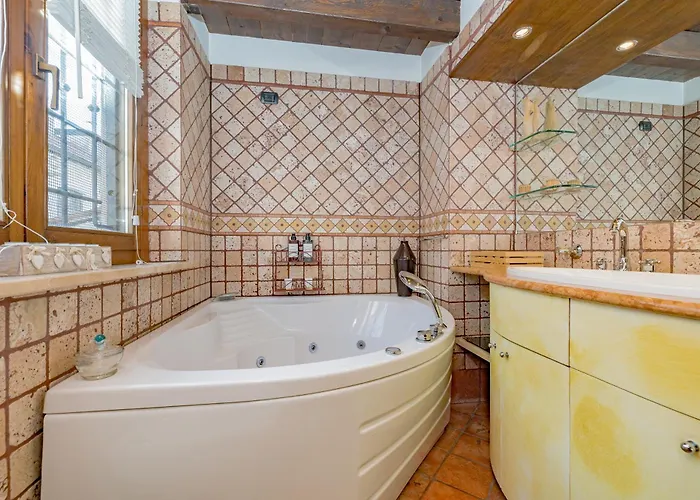 Malpensa Jacuzzi House